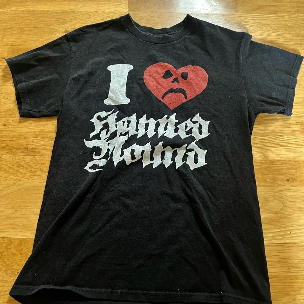 I Heart Haunted Mound / Sementary Short Sleeve Black an Red T-Shirt